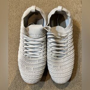 b.o.c. Kassidy Gray Knit Sneakers with Cushioned Sole